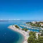 Modernes In Mit Gemeinschaftspool By Interhome Διαμέρισμα *