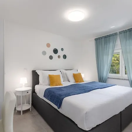 Modernes In Crikvenica Mit Gemeinschaftspool By Interhome * تْسْغيكفانِتْسا