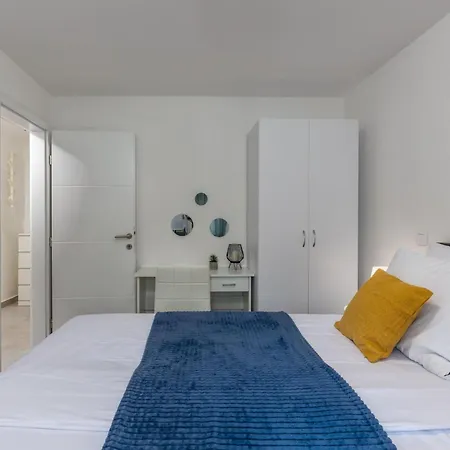 Apartment Modernes In Mit Gemeinschaftspool By Interhome