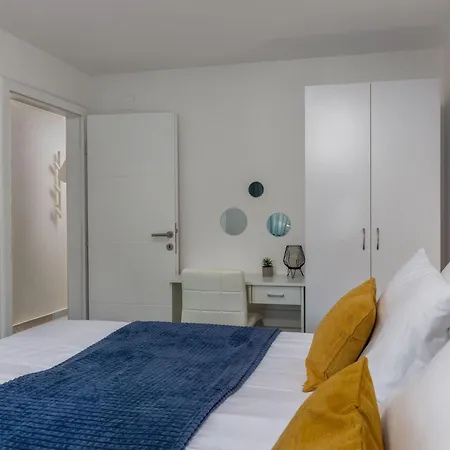 Modernes In Crikvenica Mit Gemeinschaftspool By Interhome تْسْغيكفانِتْسا