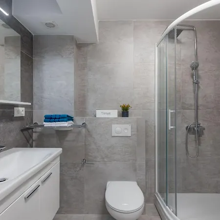 Modernes In Mit Gemeinschaftspool By Interhome * Crikvenica