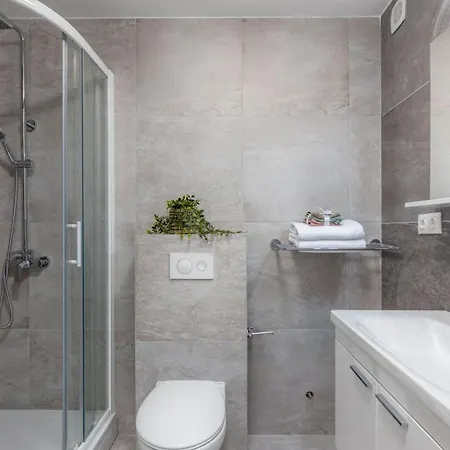 Modernes In Mit Gemeinschaftspool By Interhome *