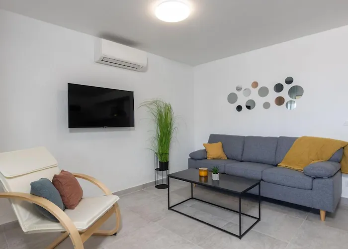 شقة Modernes In Crikvenica Mit Gemeinschaftspool By Interhome