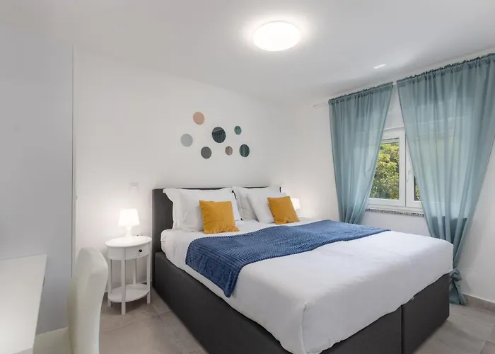 Modernes In Mit Gemeinschaftspool By Interhome * Crikvenica
