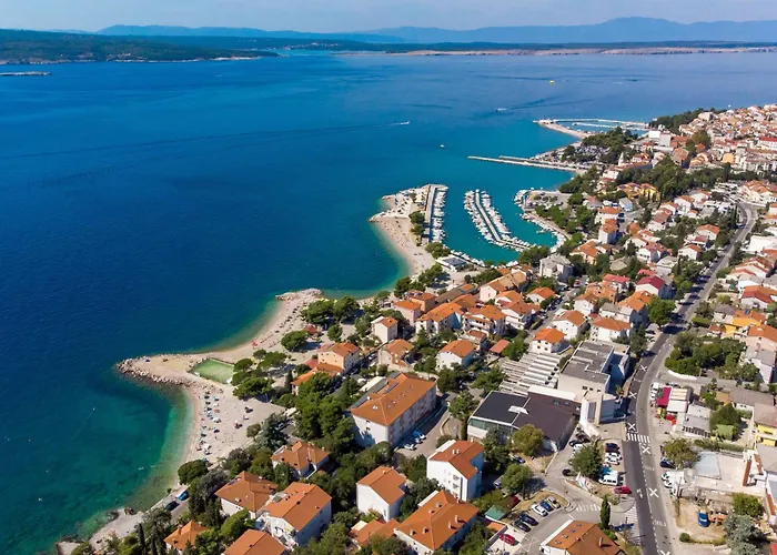Modernes In Crikvenica Mit Gemeinschaftspool By Interhome