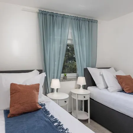 Modernes In Crikvenica Mit Gemeinschaftspool By Interhome Apartment *