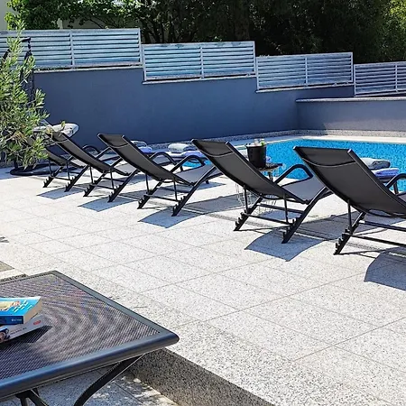 Modernes In Mit Gemeinschaftspool By Interhome Apartmán *